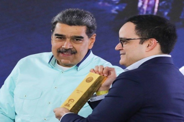 Maduro entregó al BCV una tonelada de oro producido en el país